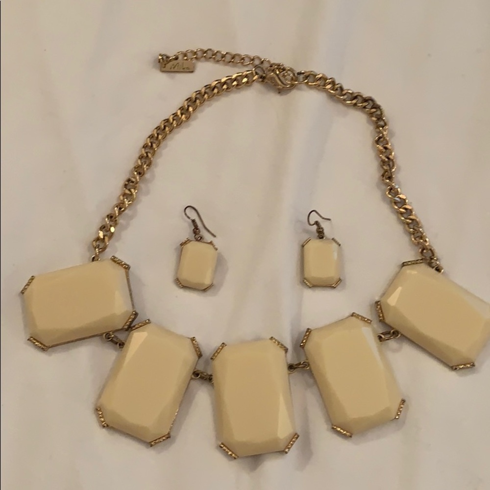 Women’s Mika Necklace & matching earrings